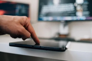 Implementa un modelo seguro de Control de Identidad y Accesos. Protege sistemas críticos, reduce riesgos y cumple con normas de seguridad | White Hat Consultores